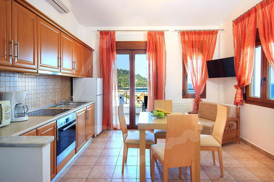 Loretta Maisonettes And Studios Chrysi Ammoudia Buitenkant foto